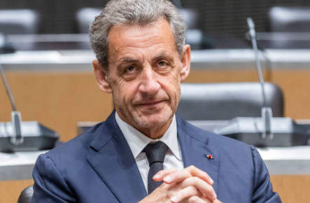 Sarkozy'nin cezası onandı: 1 yıl elektronik kelepçeyle ev hapsi.