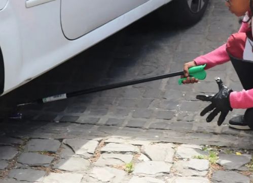 19 şehirde temizliğin önemini vurgulamak için Müslümanlar sokaklarda çöp topladı.