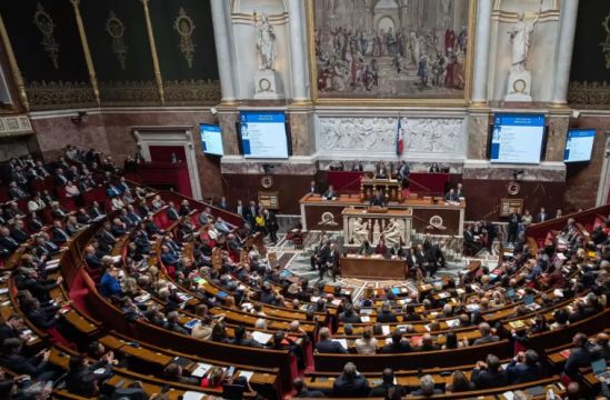 Fransa Ulusal Meclisi Emeklilik Reformunu Askıya Aldı.